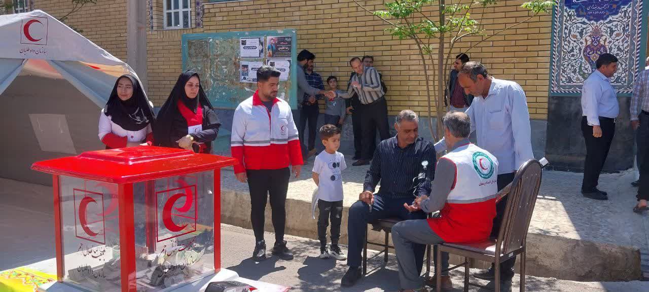 گزارش تصویری از راهپیمایی روز قدس و شرکت کارکنان، نجاتگران، مربیان، اعضاء جوانان و داوطلبان جمعیت هلال‌احمر شهرستان پلدختر